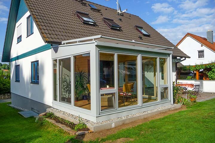 Holz-Alu-Wintergarten in weißer Optik