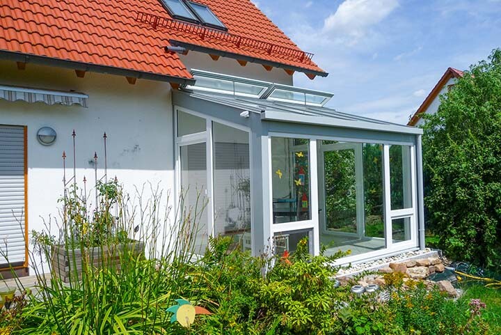 Kunststoff-Wintergarten in weißer Optik